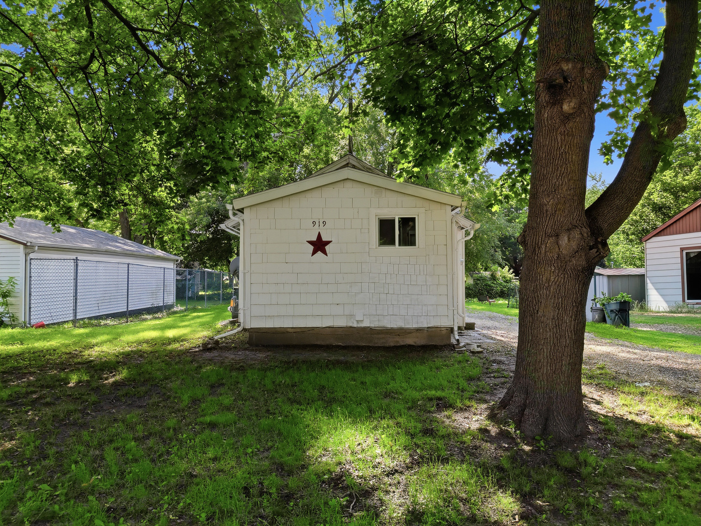 919 Sheridan Avenue Property Photo 17