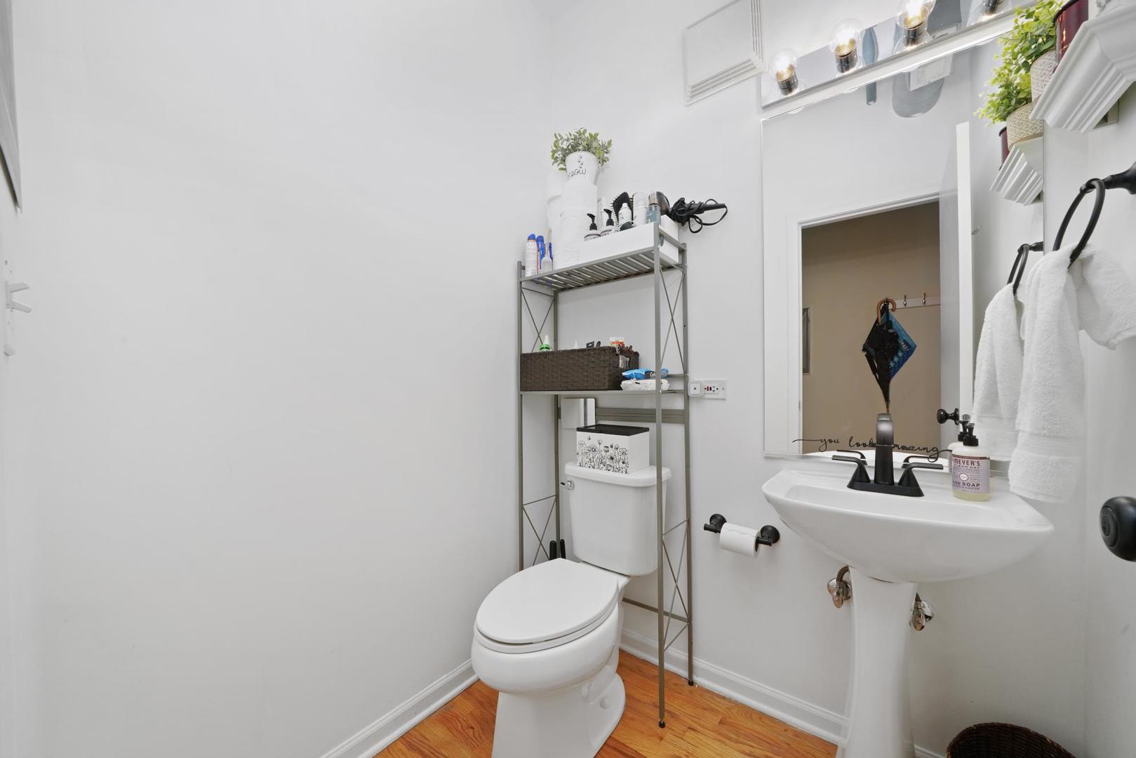 1834 Ridge Avenue 102 Property Photo 4