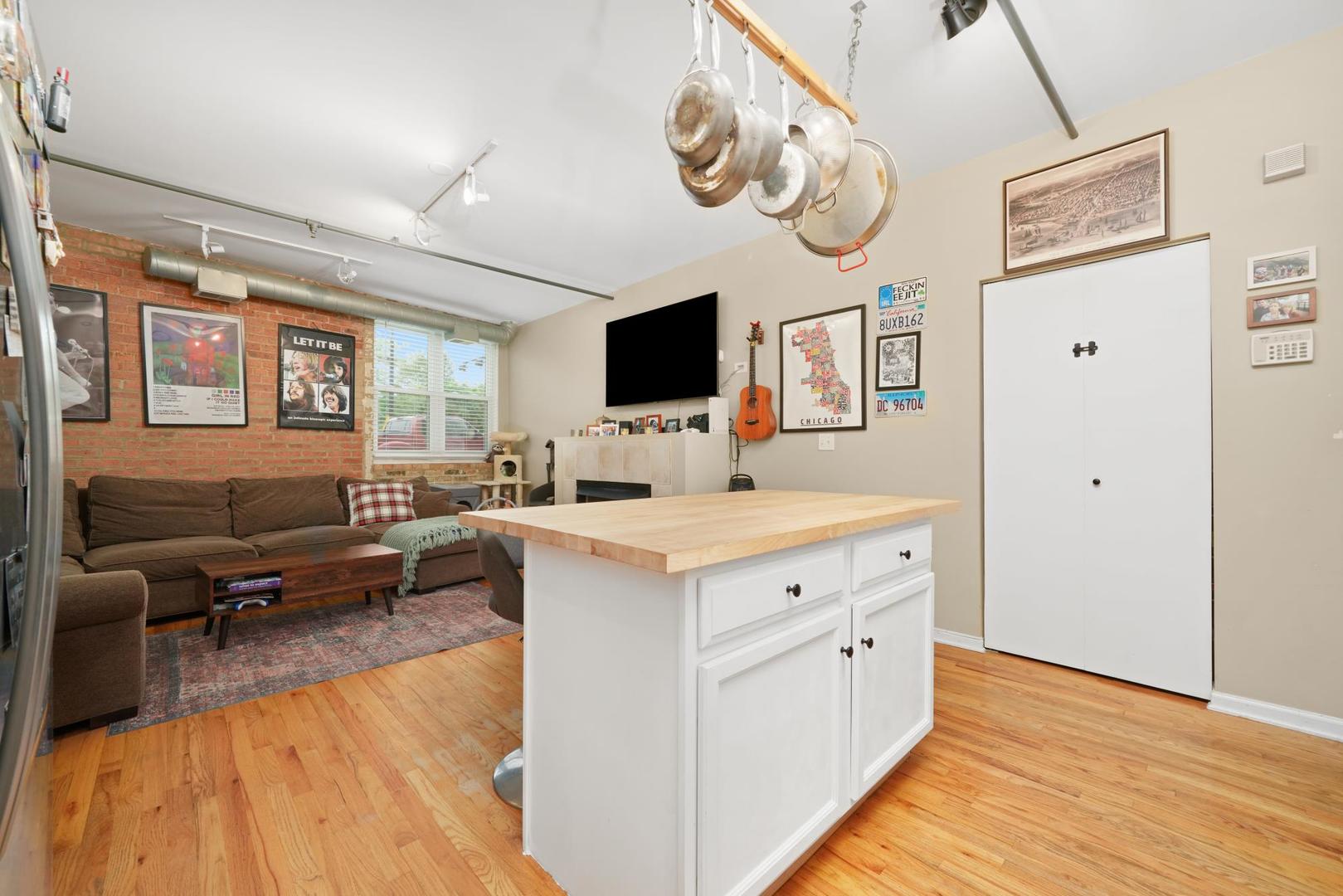 1834 Ridge Avenue 102 Property Photo 11