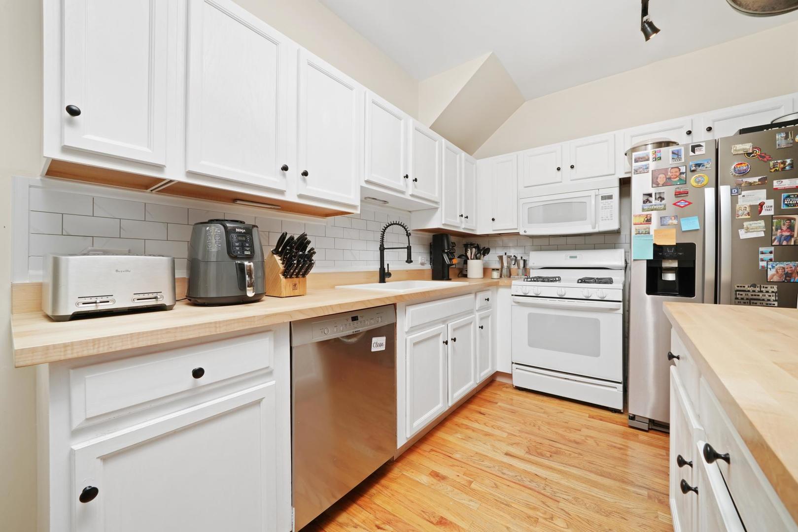 1834 Ridge Avenue 102 Property Photo 12