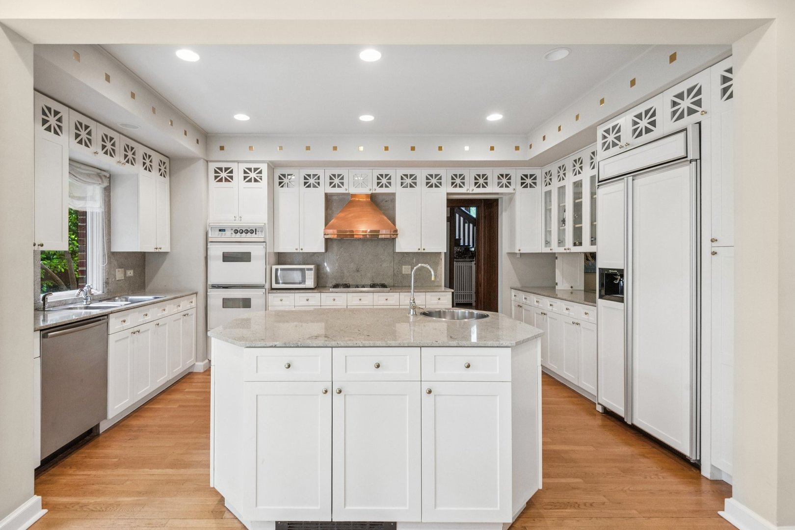 770 Sheridan Road Property Photo 14