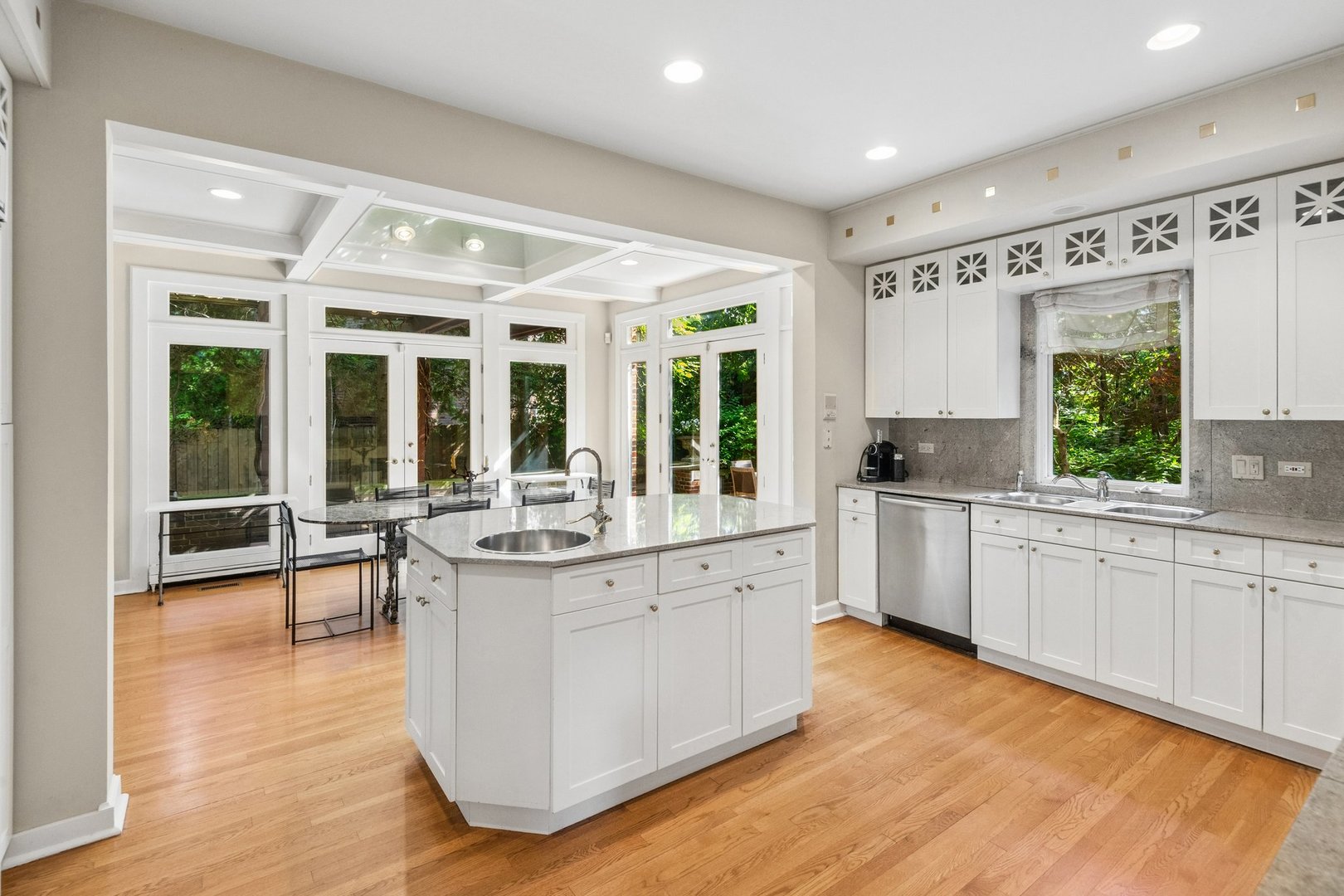 770 Sheridan Road Property Photo 15