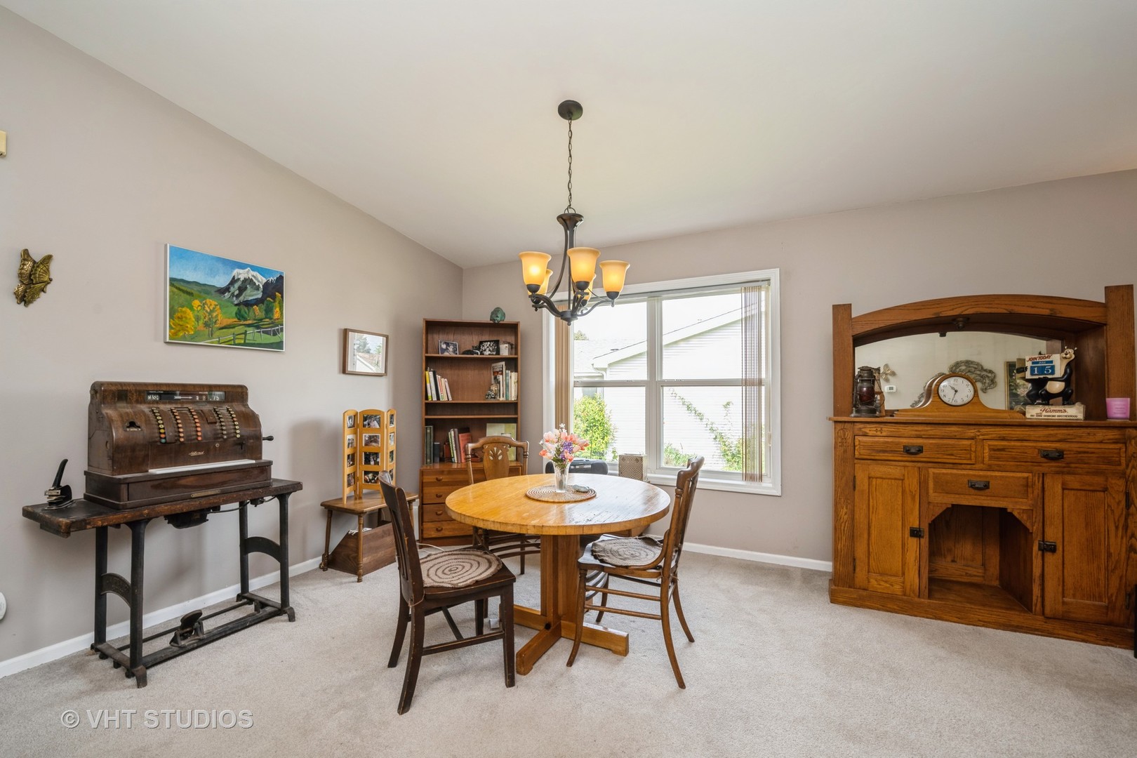 1016 Castleton Court Property Photo 4
