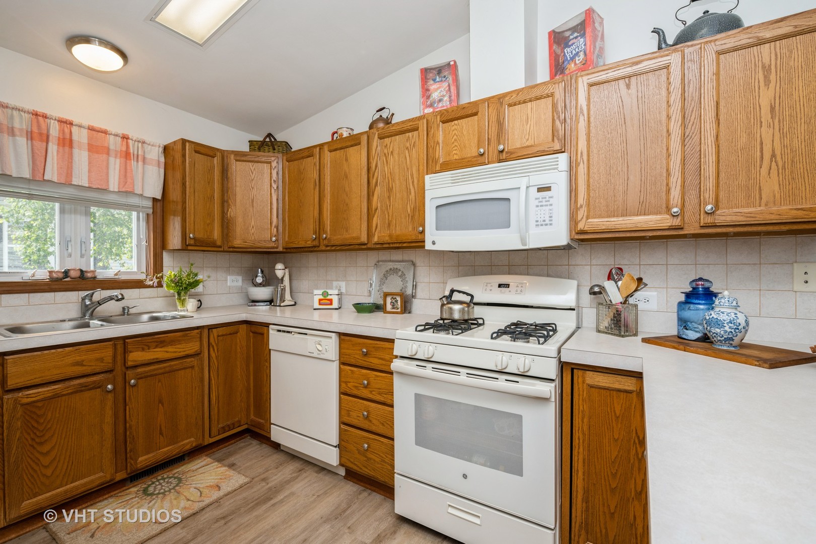 1016 Castleton Court Property Photo 8