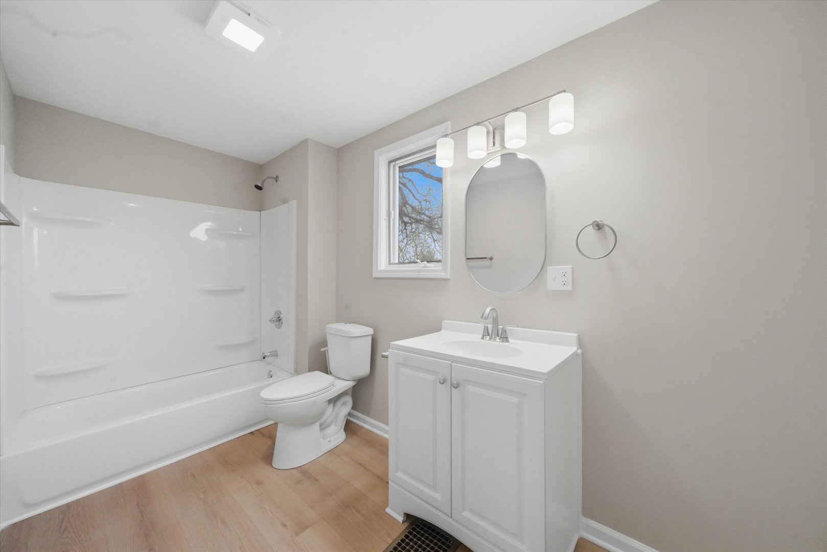 323 Douglas Avenue Property Photo 10