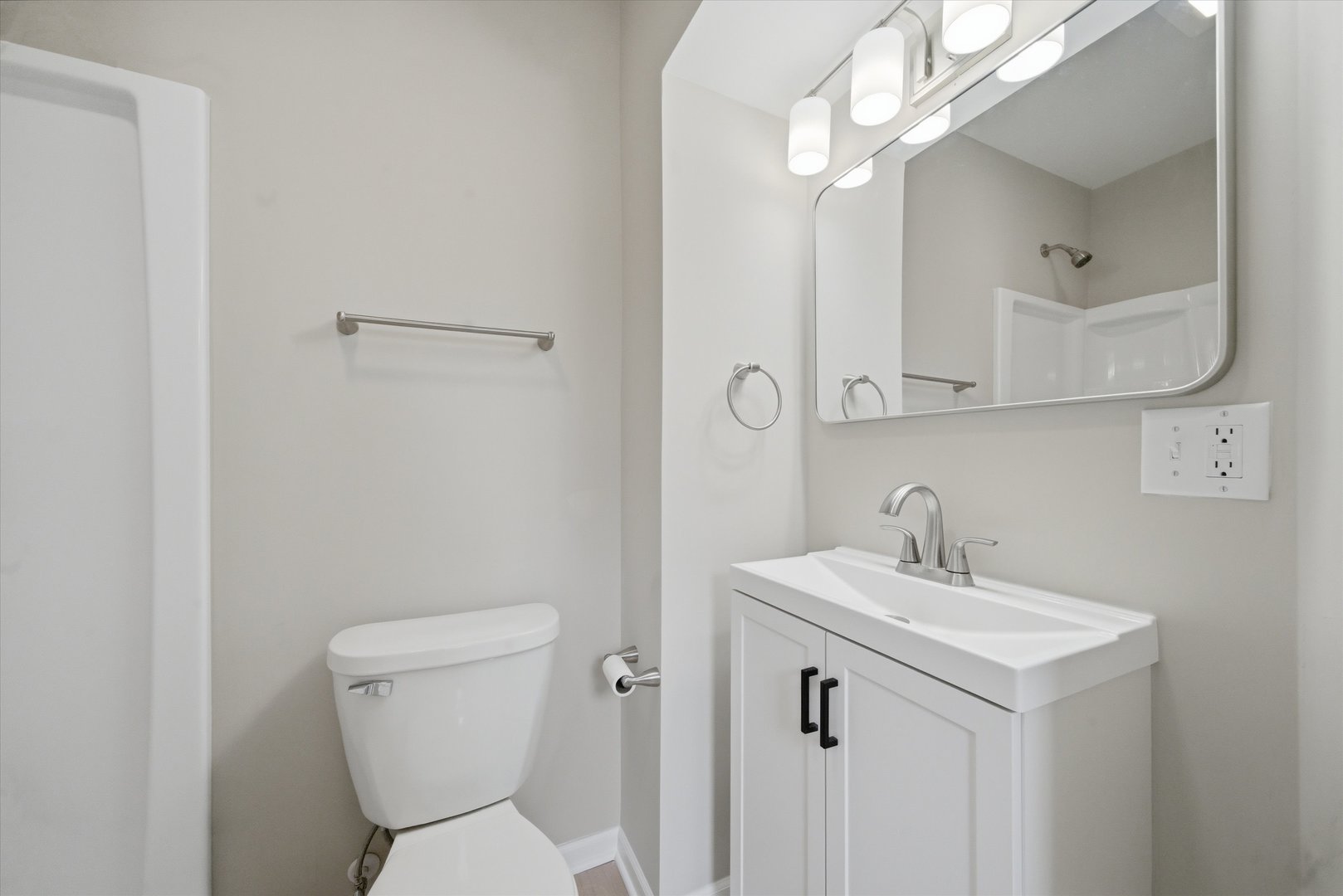 323 Douglas Avenue Property Photo 11