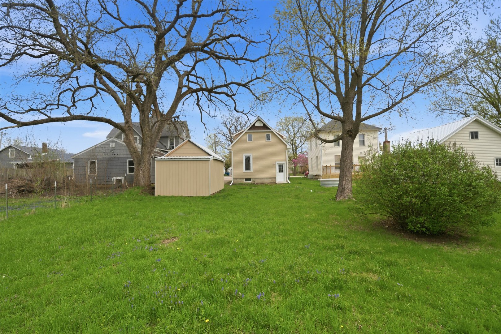323 Douglas Avenue Property Photo 15