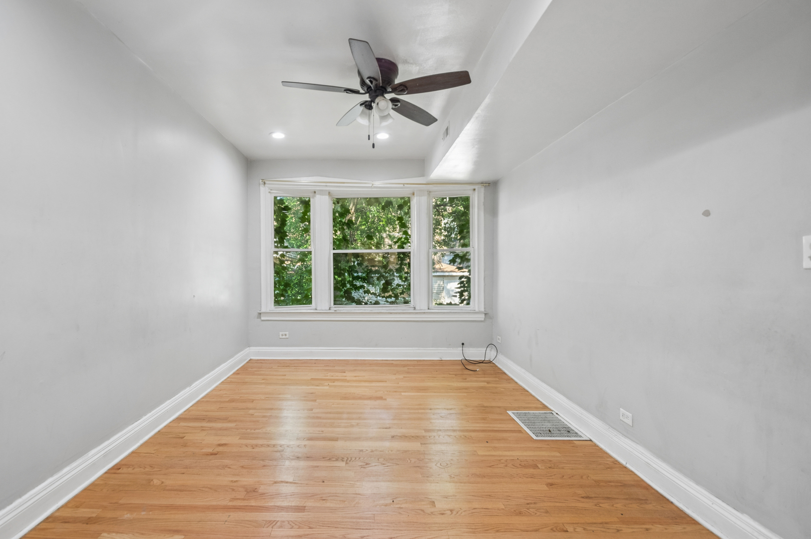 6655 S University Avenue Property Photo 6