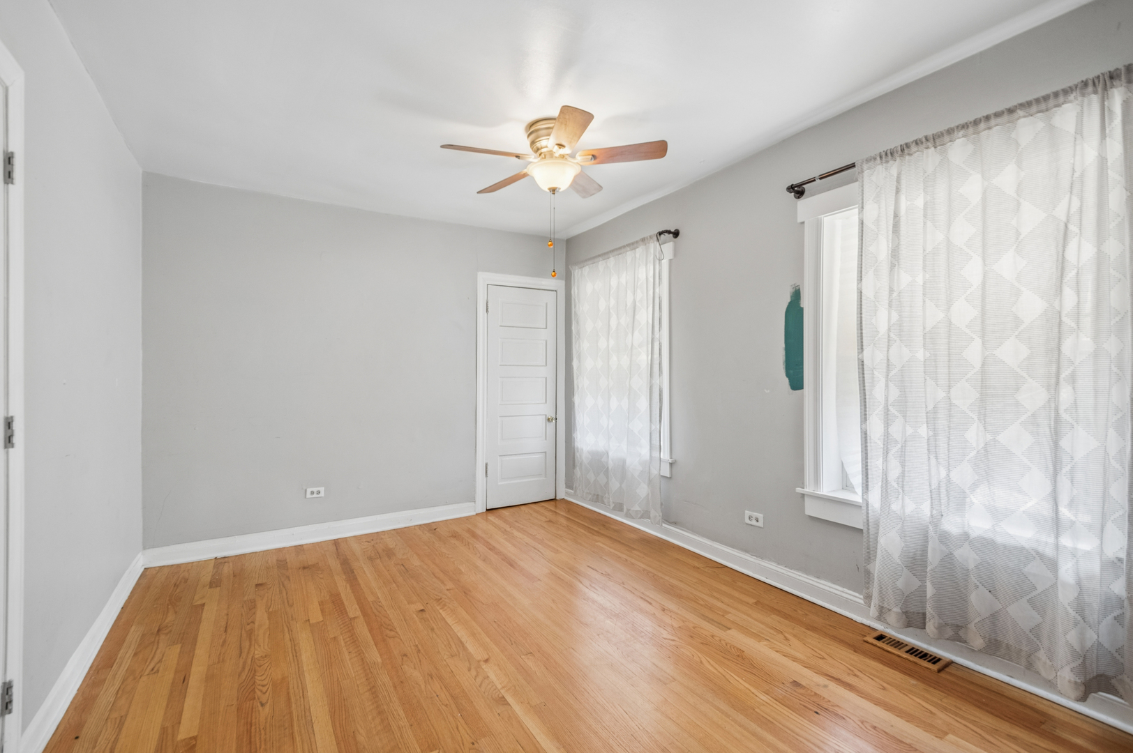 6655 S University Avenue Property Photo 13