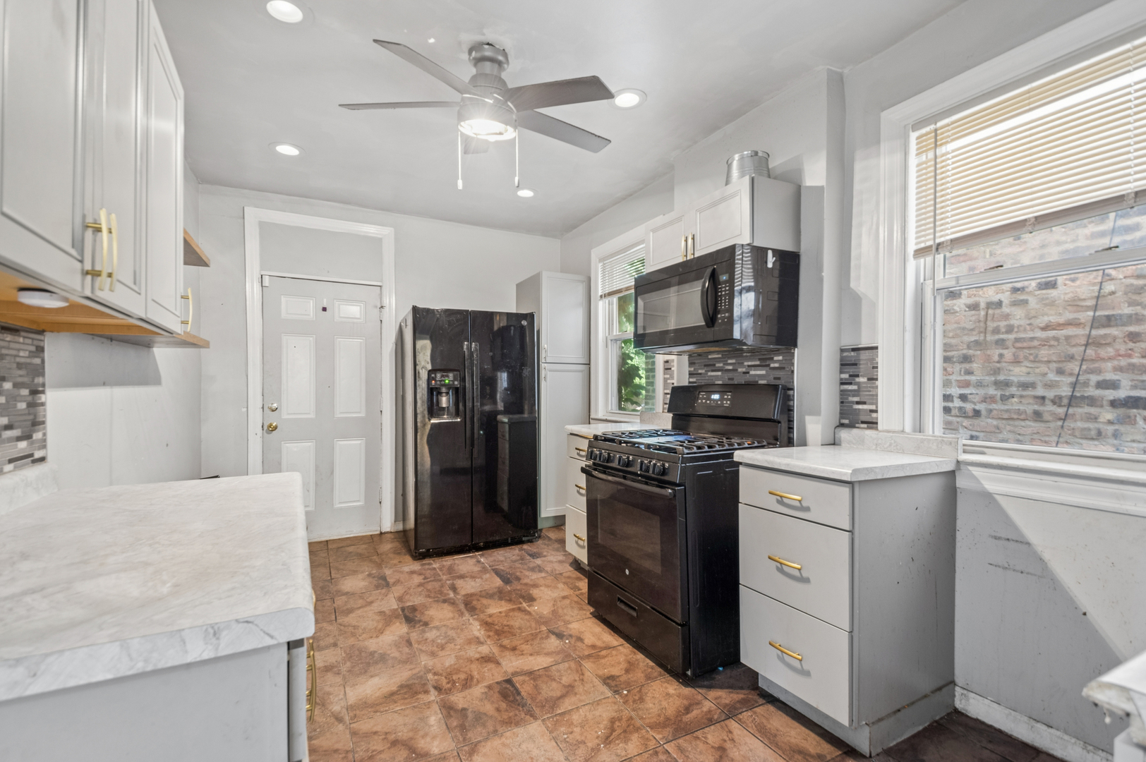 6655 S University Avenue Property Photo 14