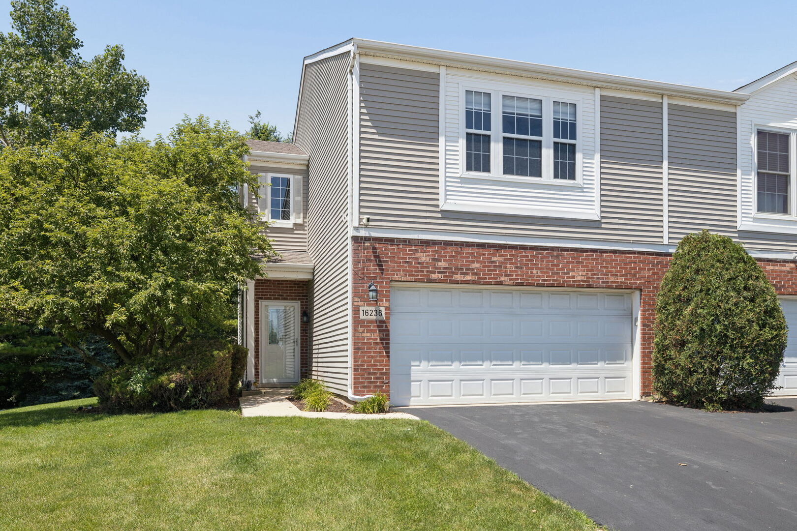 16236 Golfview Drive Property Photo 1
