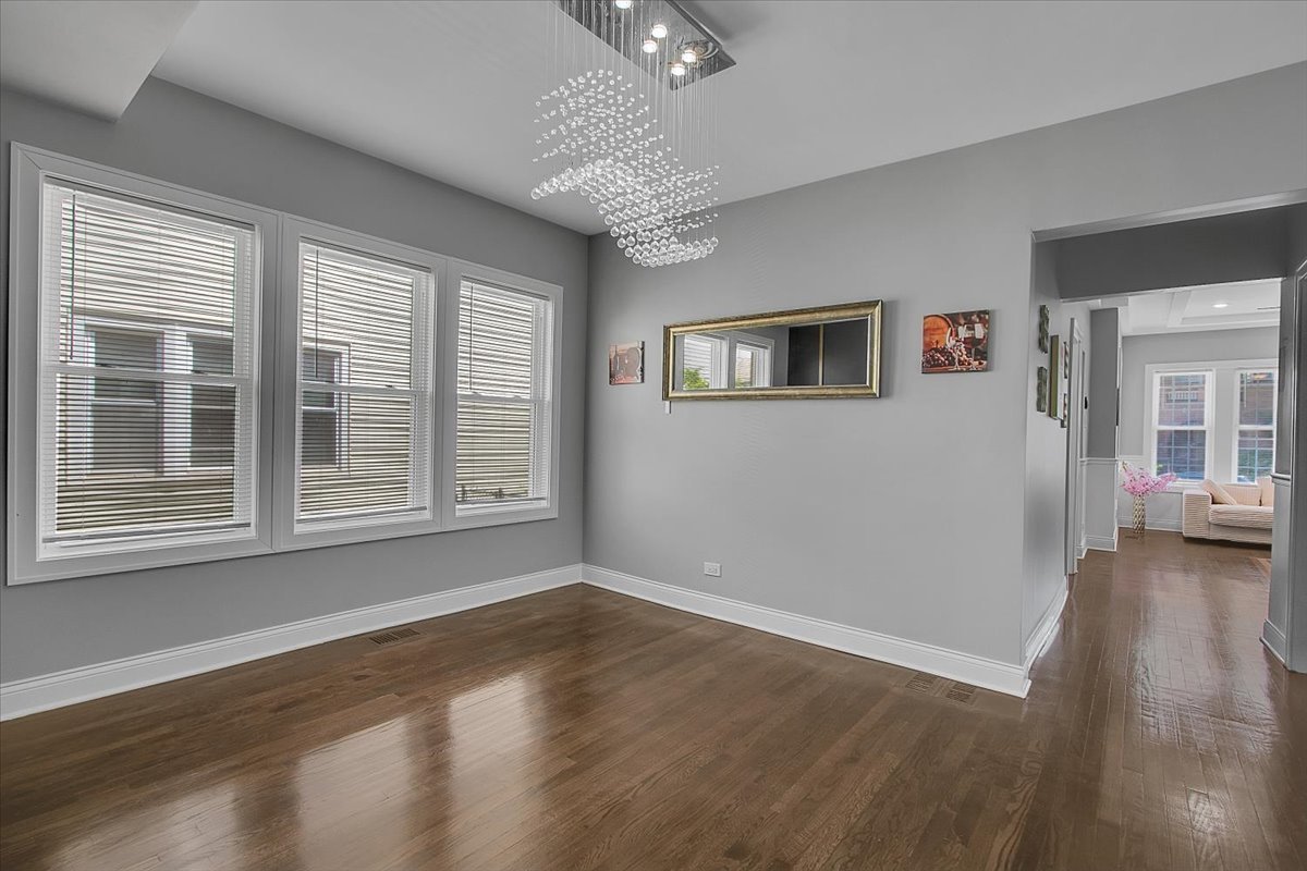 11412 S King Drive Property Photo 6