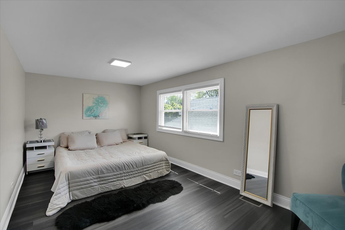 11412 S King Drive Property Photo 17