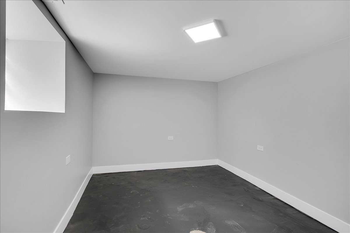 11412 S King Drive Property Photo 26