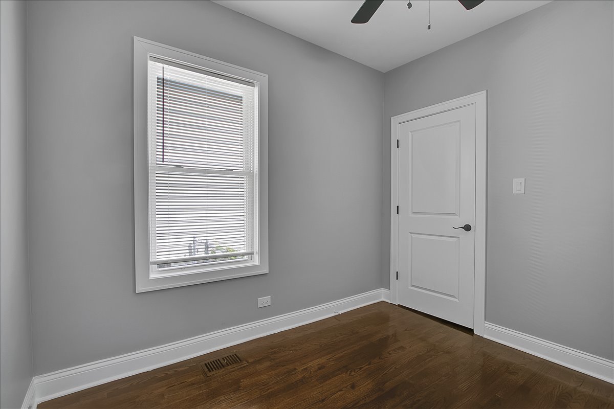 11412 S King Drive Property Photo 28