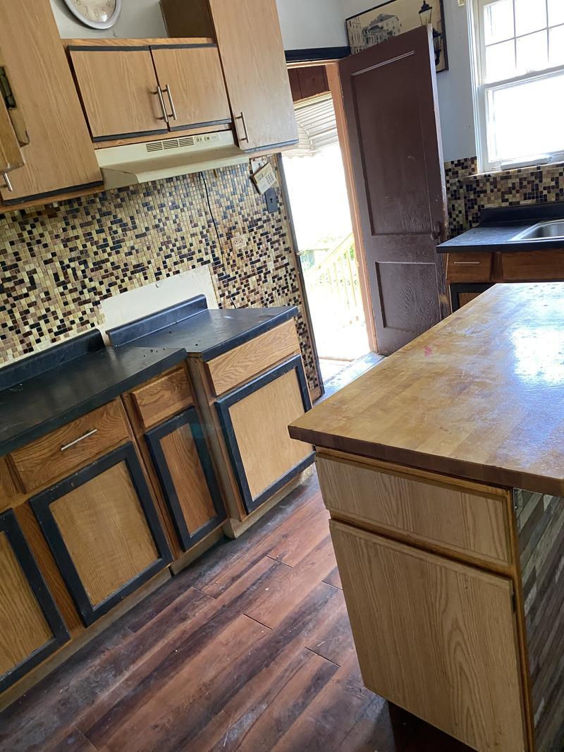 14851 Perry Avenue Property Photo 2