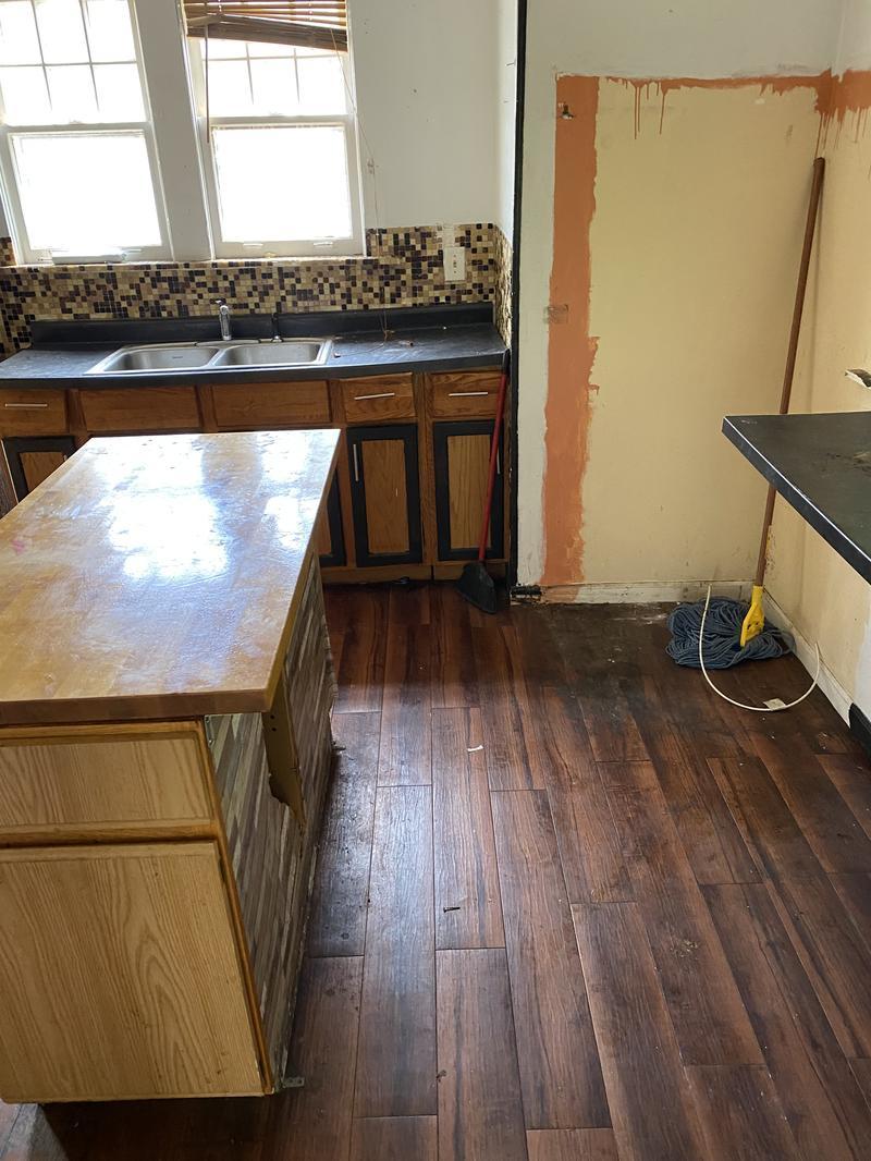 14851 Perry Avenue Property Photo 3