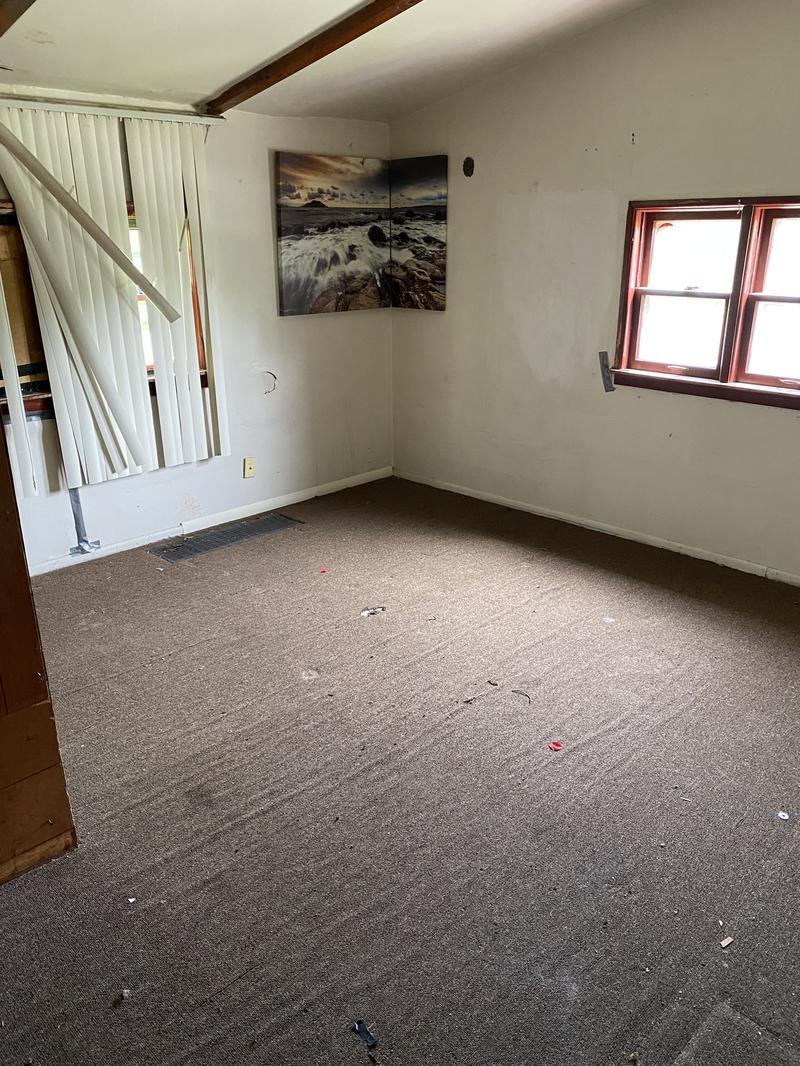 14851 Perry Avenue Property Photo 7