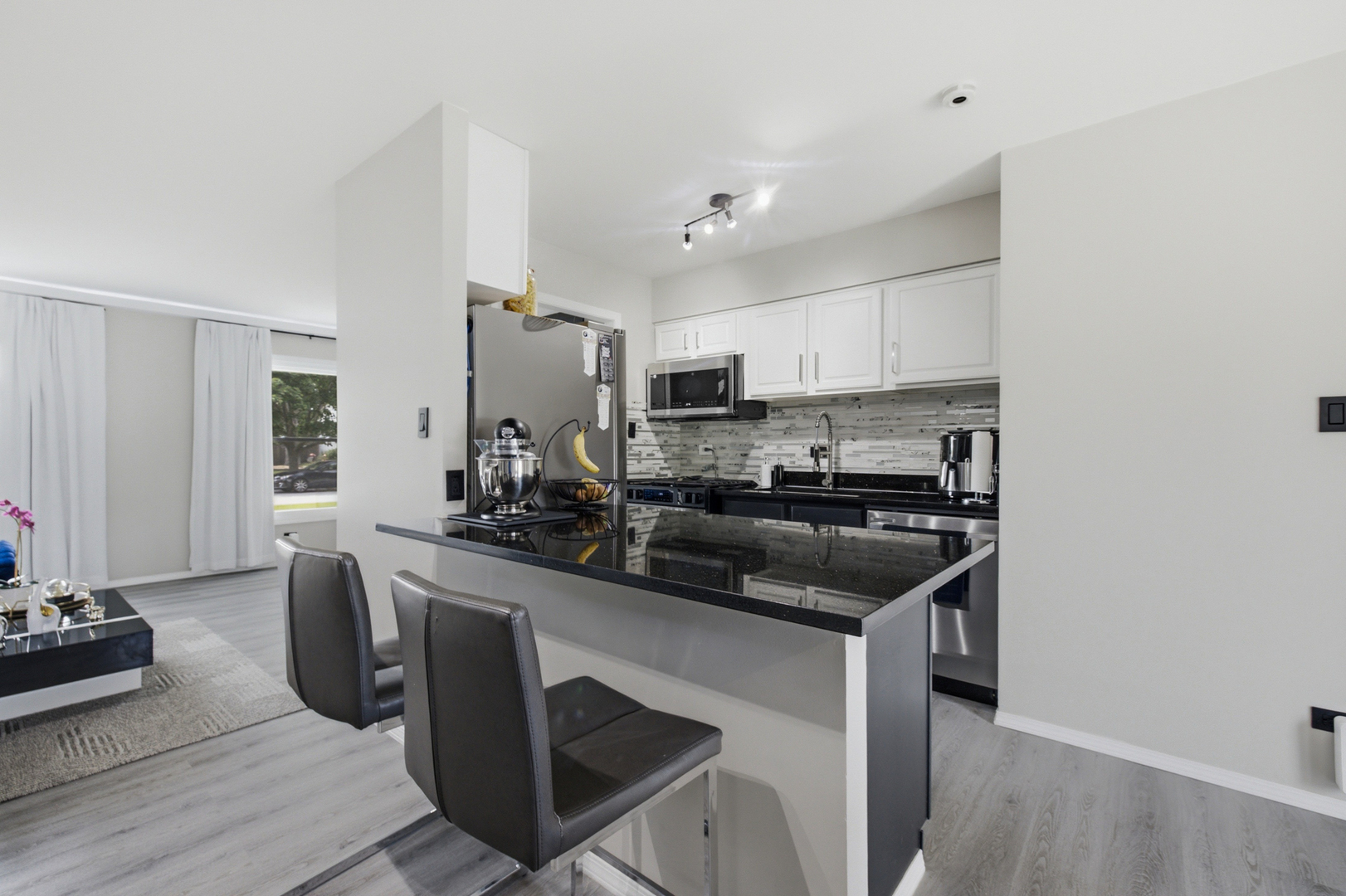 1470 Devonshire Lane Property Photo 4