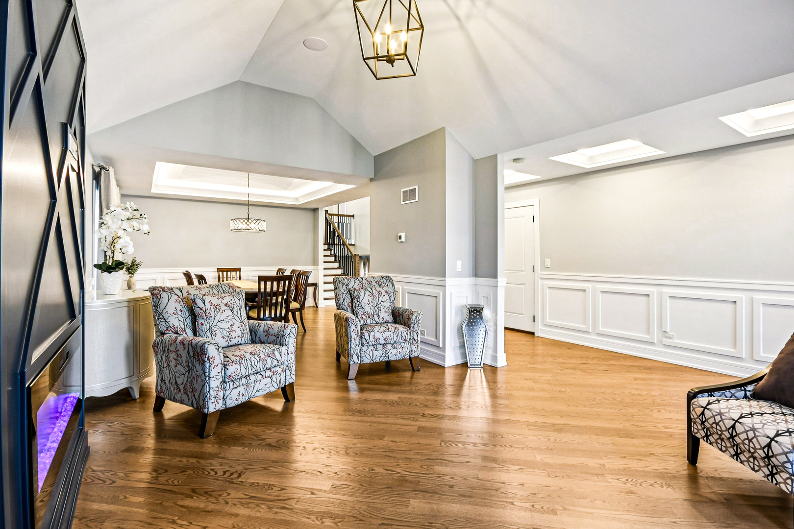 8200 S Normandy Avenue Property Photo 4