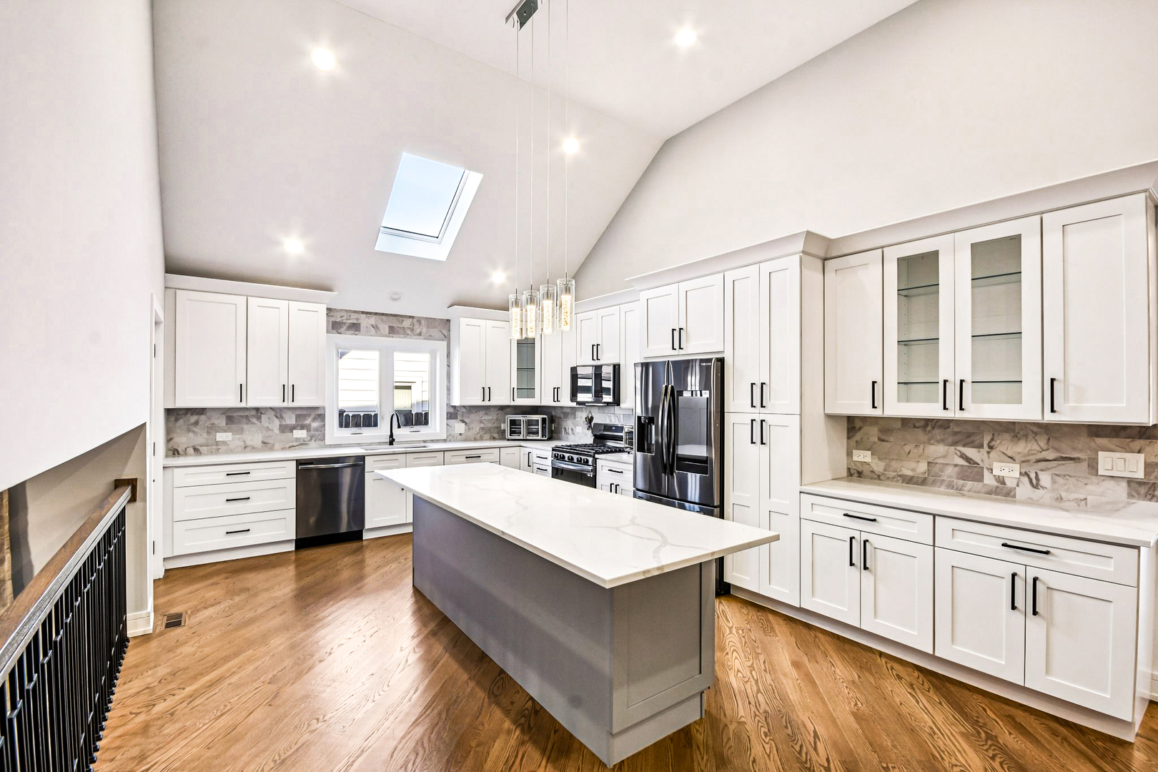 8200 S Normandy Avenue Property Photo 8
