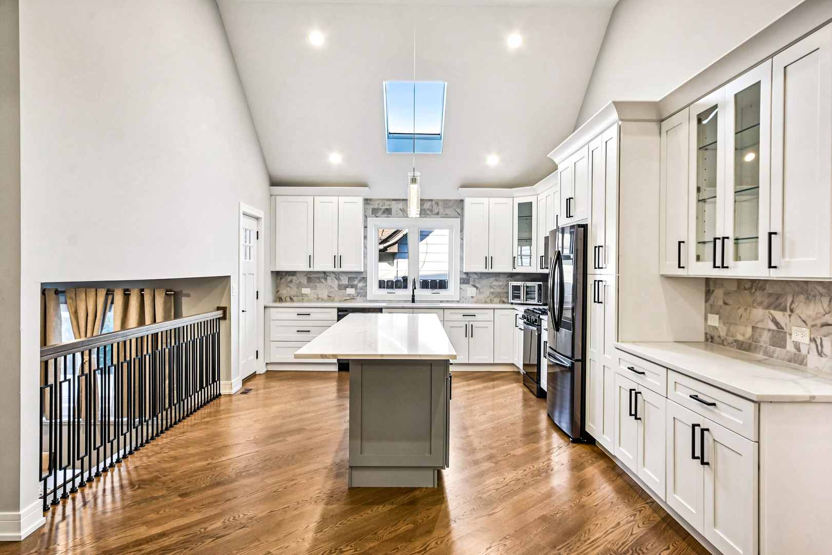 8200 S Normandy Avenue Property Photo 13