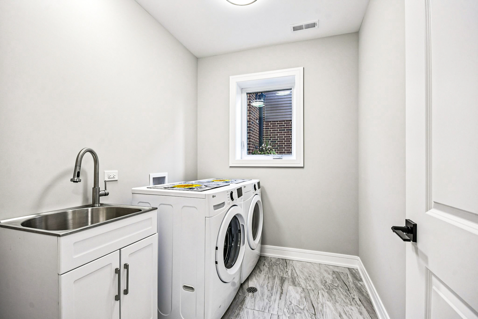 8200 S Normandy Avenue Property Photo 29