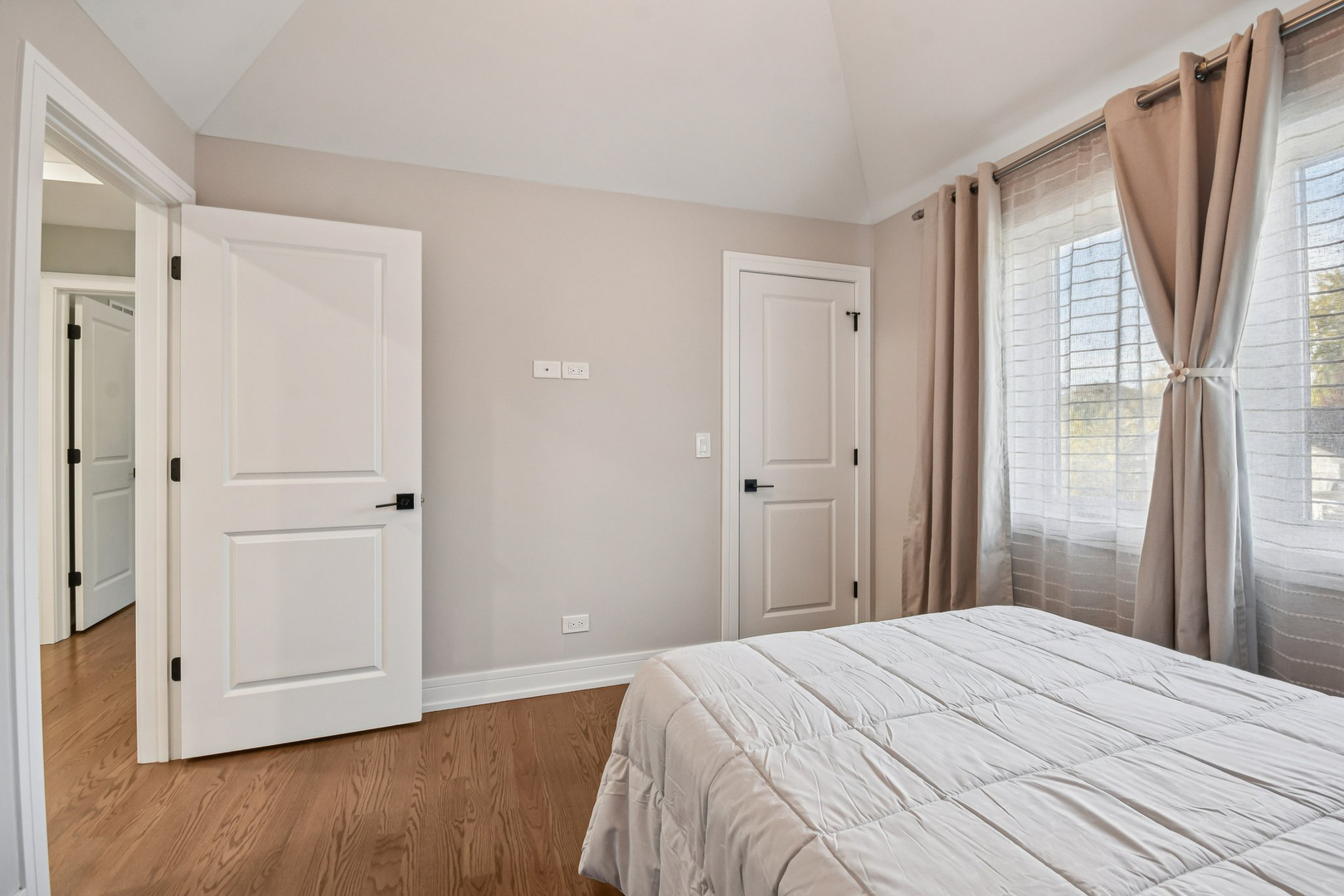 8200 S Normandy Avenue Property Photo 33