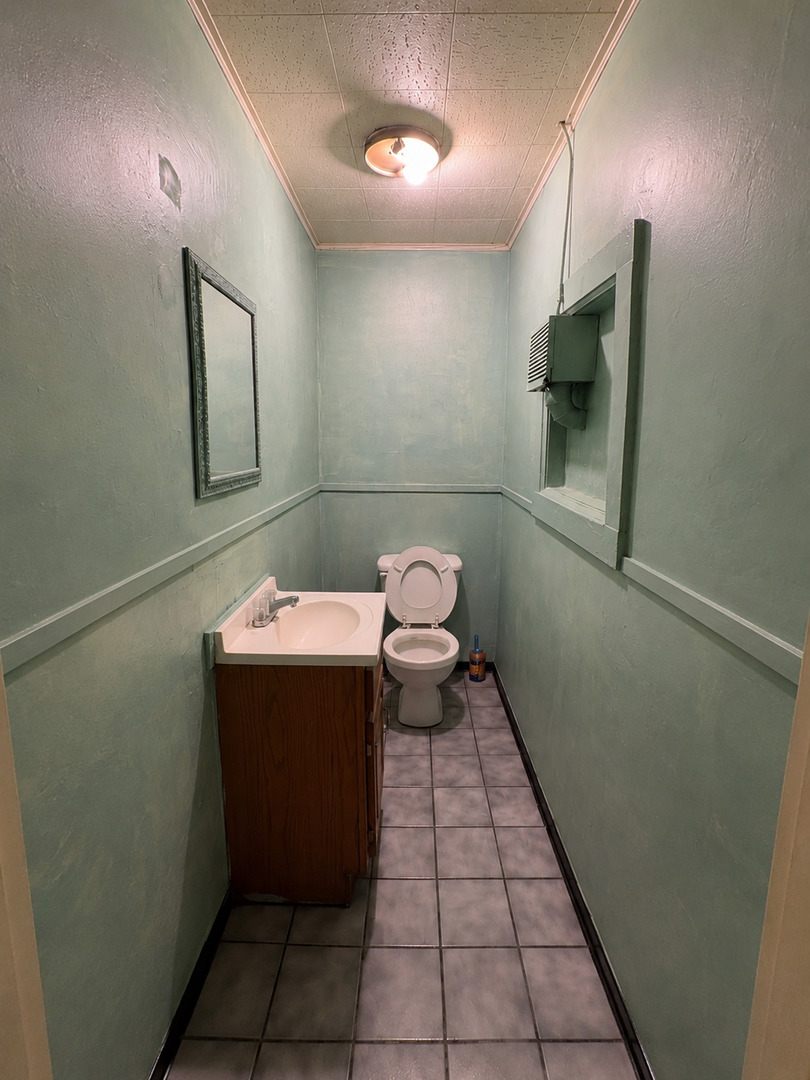 2104 S California Avenue Property Photo 5