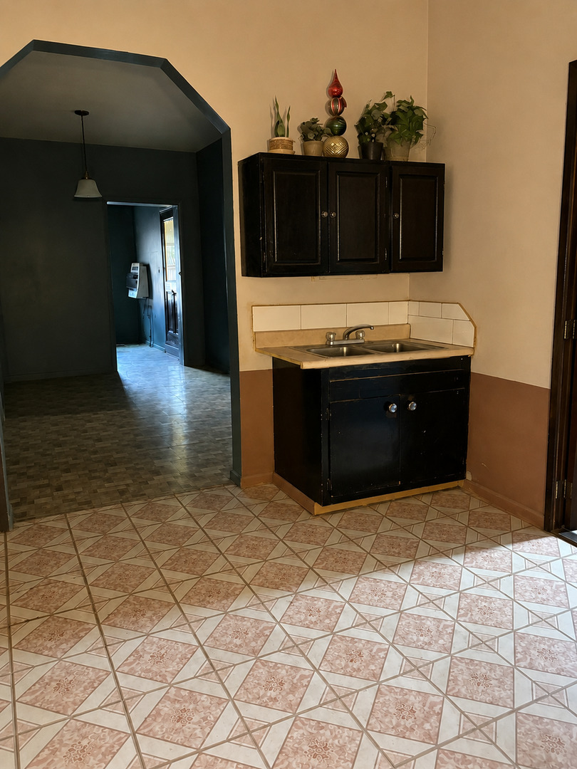 2104 S California Avenue Property Photo 9