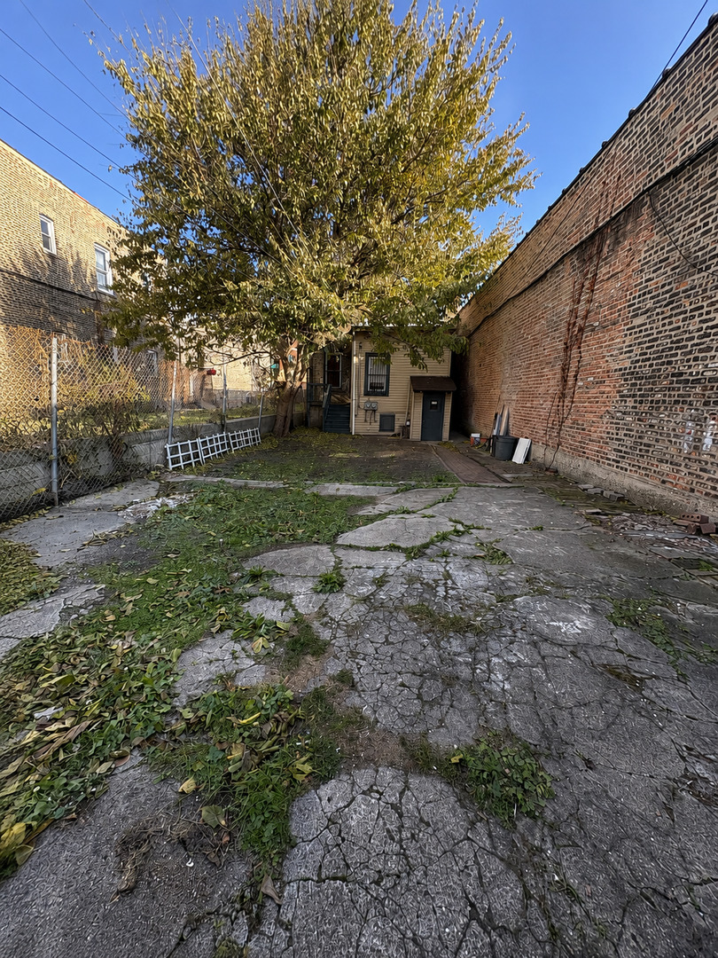 2104 S California Avenue Property Photo 26