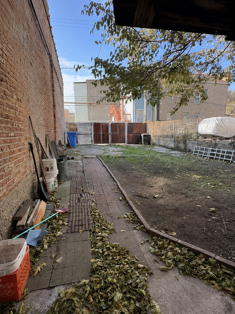 2104 S California Avenue Property Photo 28