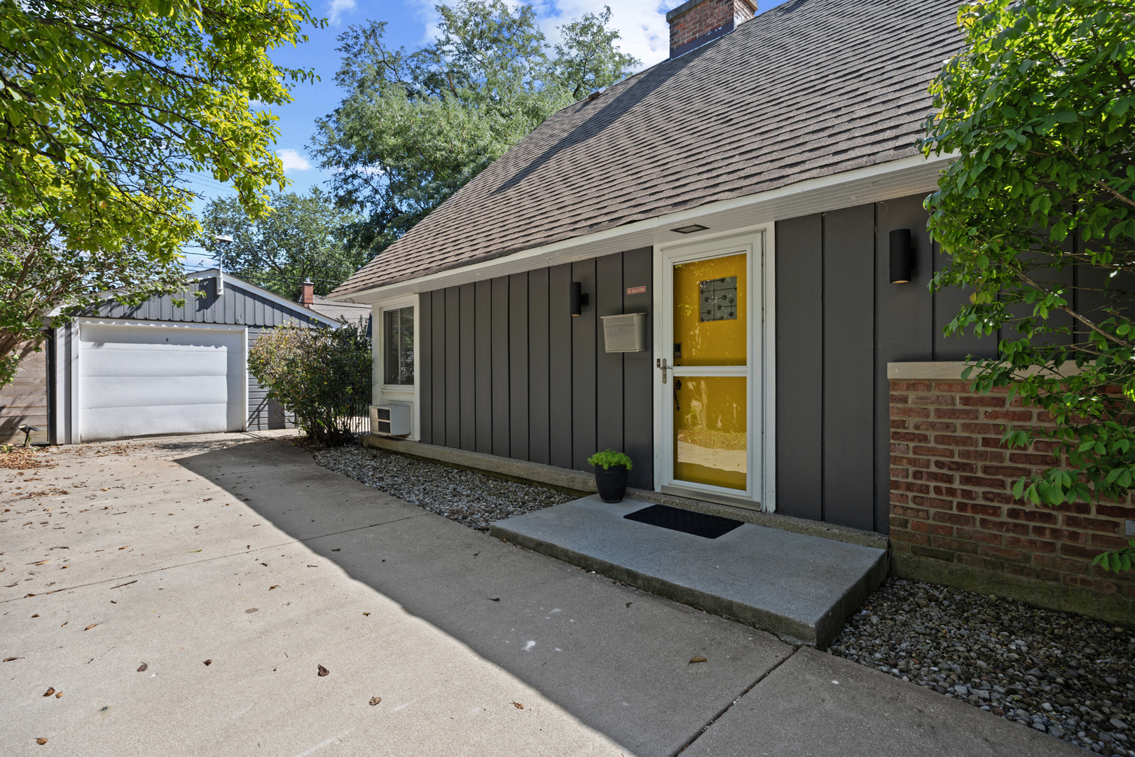 2207 Crawford Avenue Property Photo 3