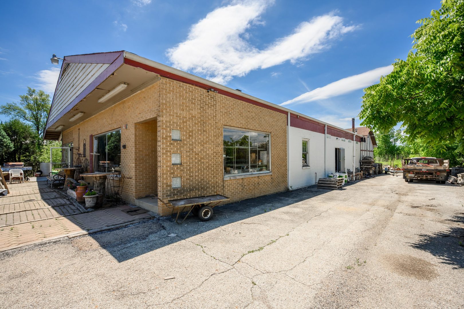 101 E Main Street Property Photo 3