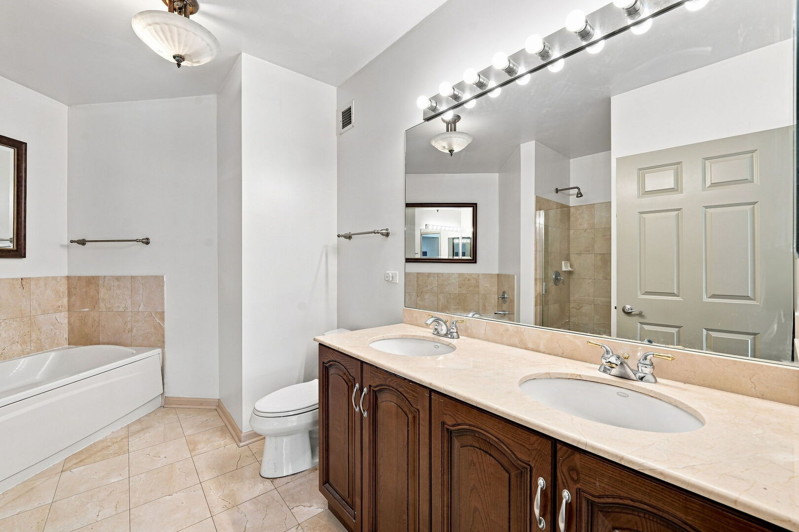 635 N Dearborn Street 902 Property Photo 13