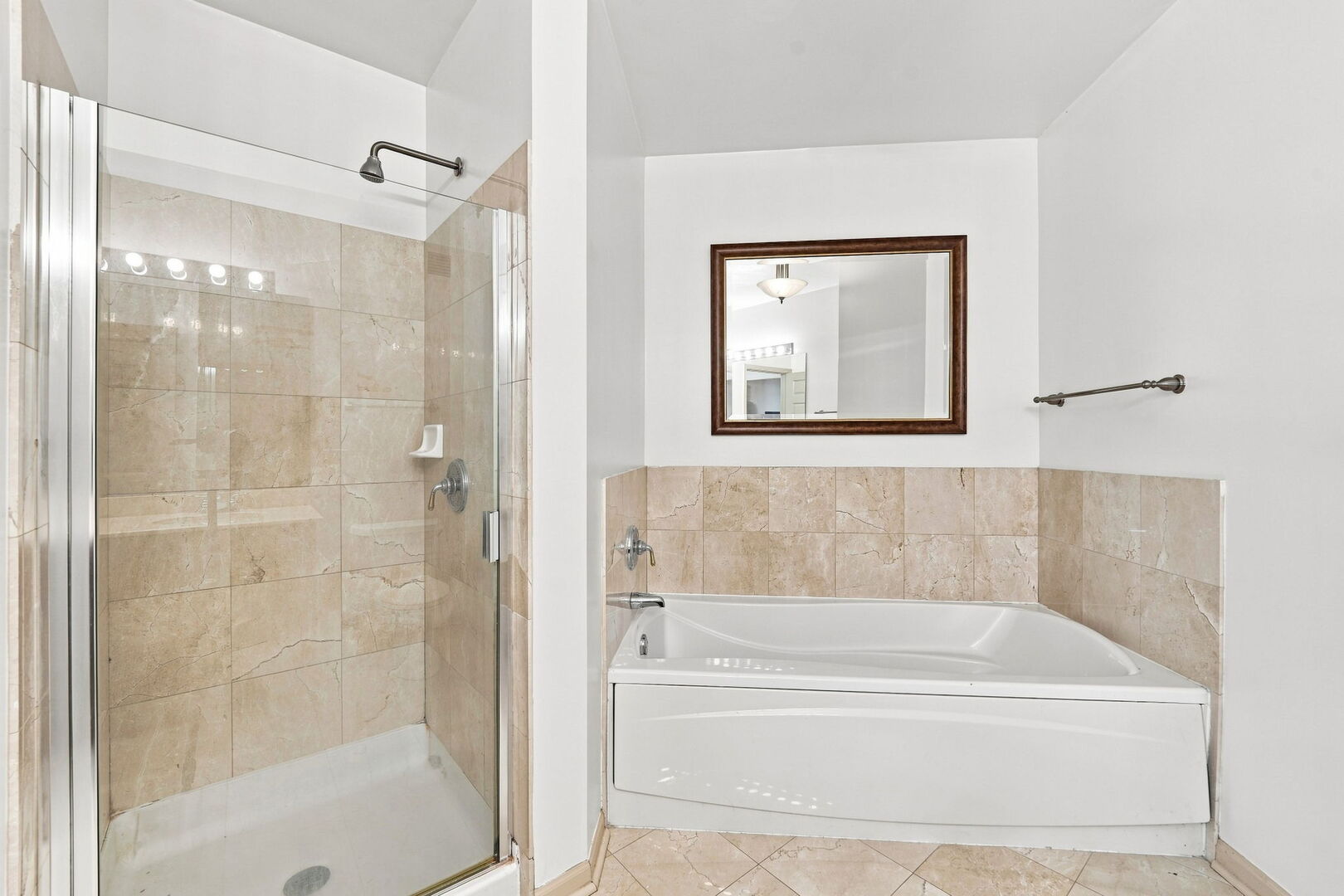 635 N Dearborn Street 902 Property Photo 14