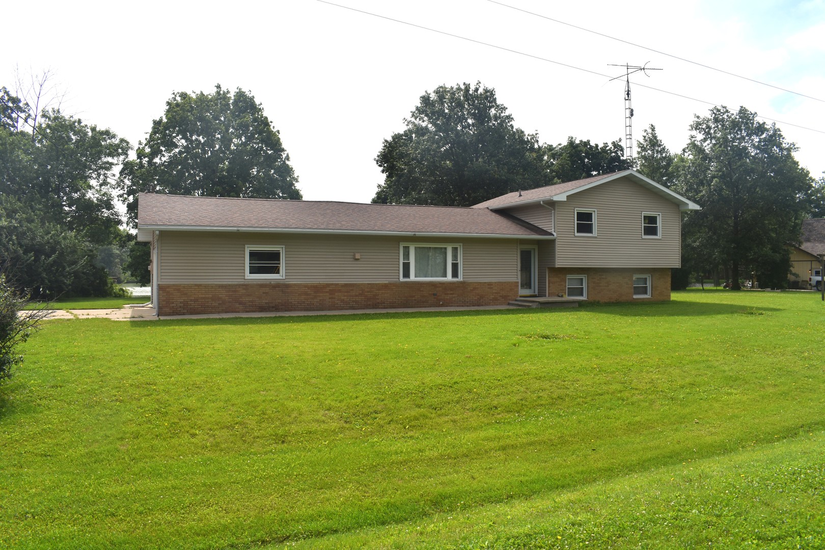124 Hislop Drive Property Photo 1