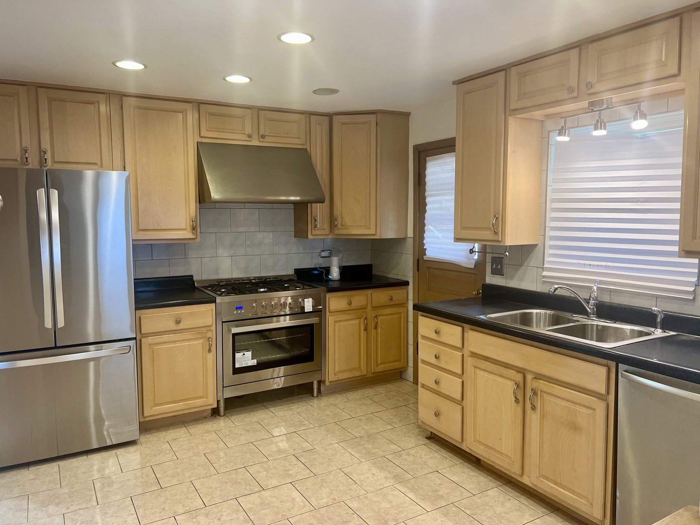 15635 Minerva Avenue Property Photo 5