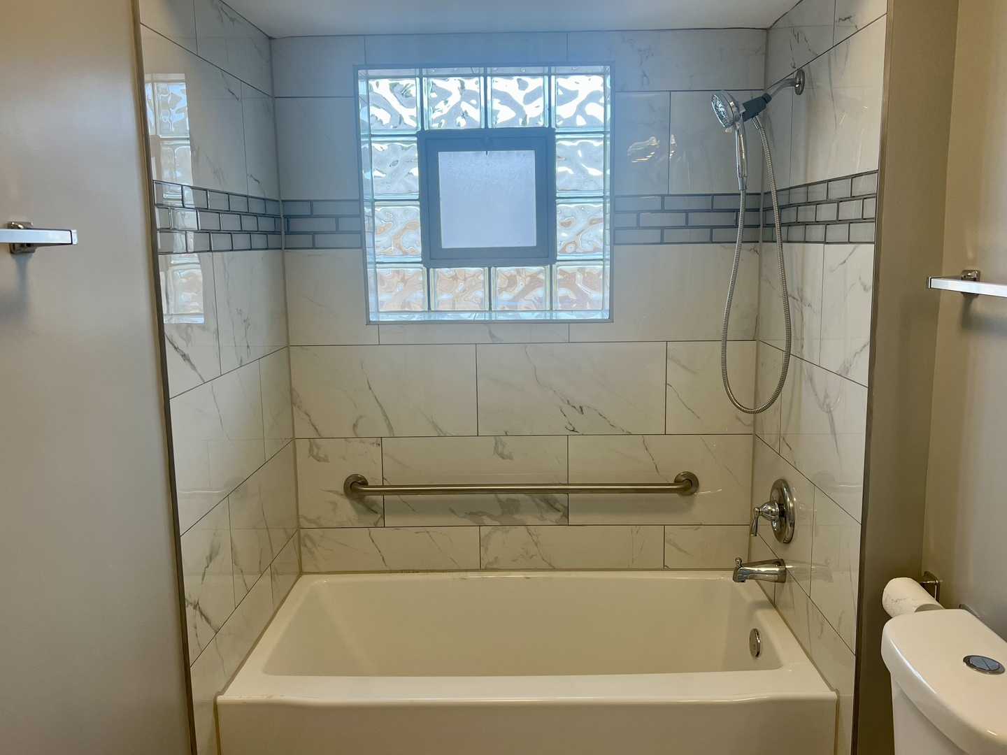 15635 Minerva Avenue Property Photo 8