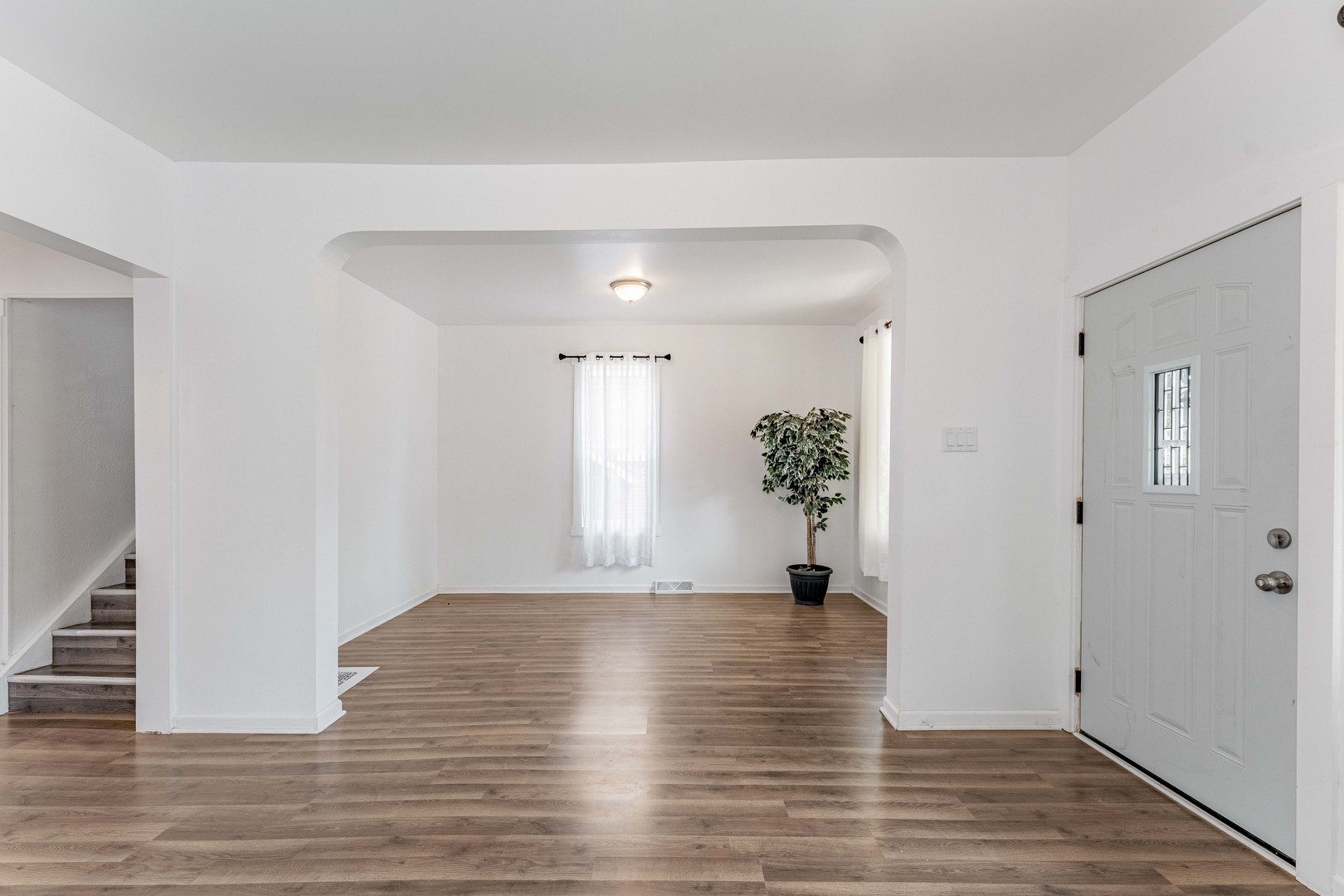 8836 S Carpenter Street Property Photo 5
