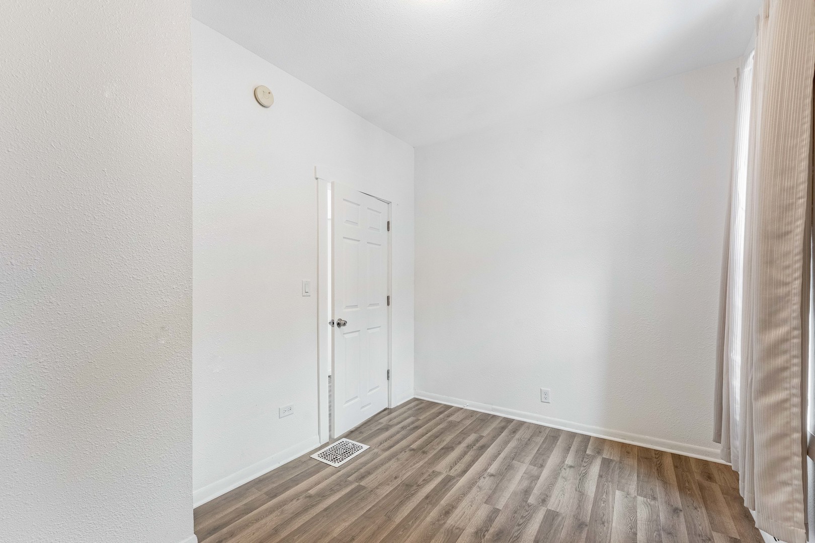 8836 S Carpenter Street Property Photo 13