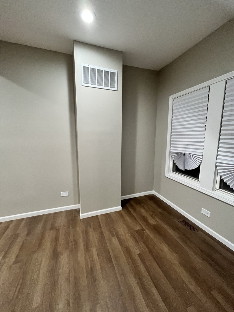 893 Greenbay Avenue Property Photo 3