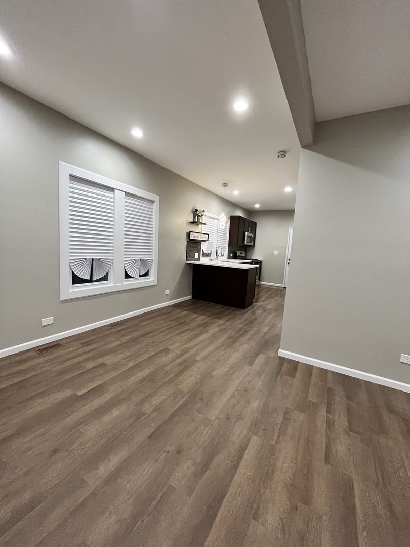 893 Greenbay Avenue Property Photo 6
