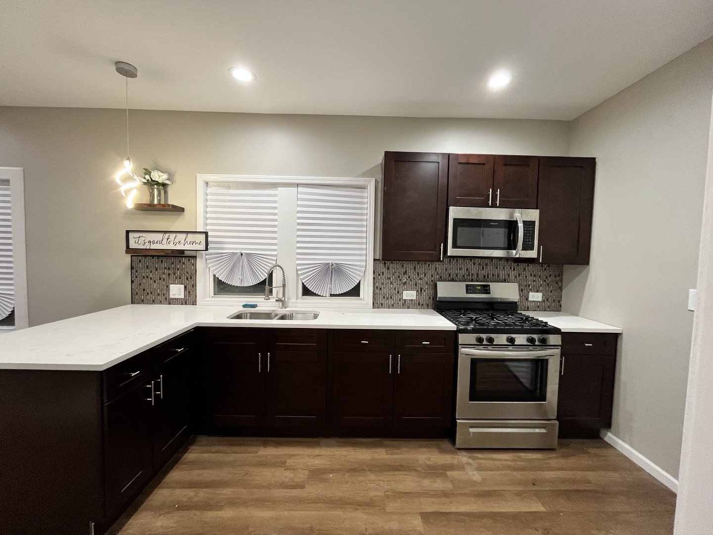 893 Greenbay Avenue Property Photo 8