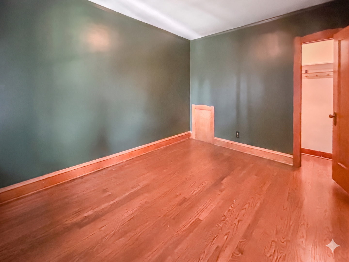 2719 Euclid Avenue Property Photo 4