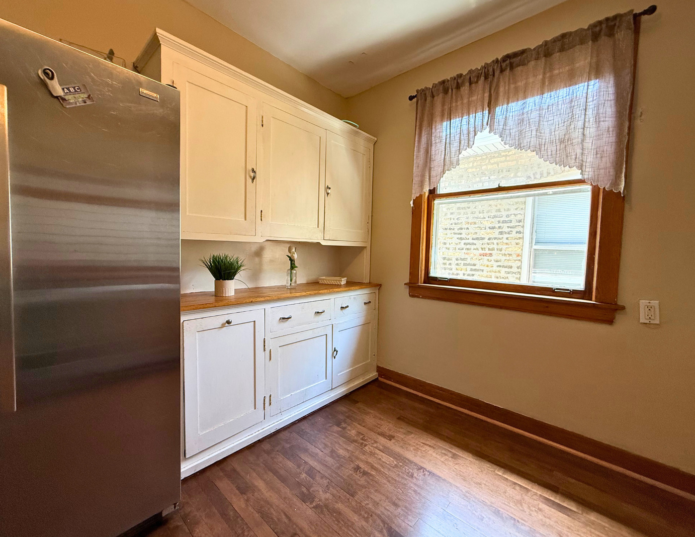 2719 Euclid Avenue Property Photo 9