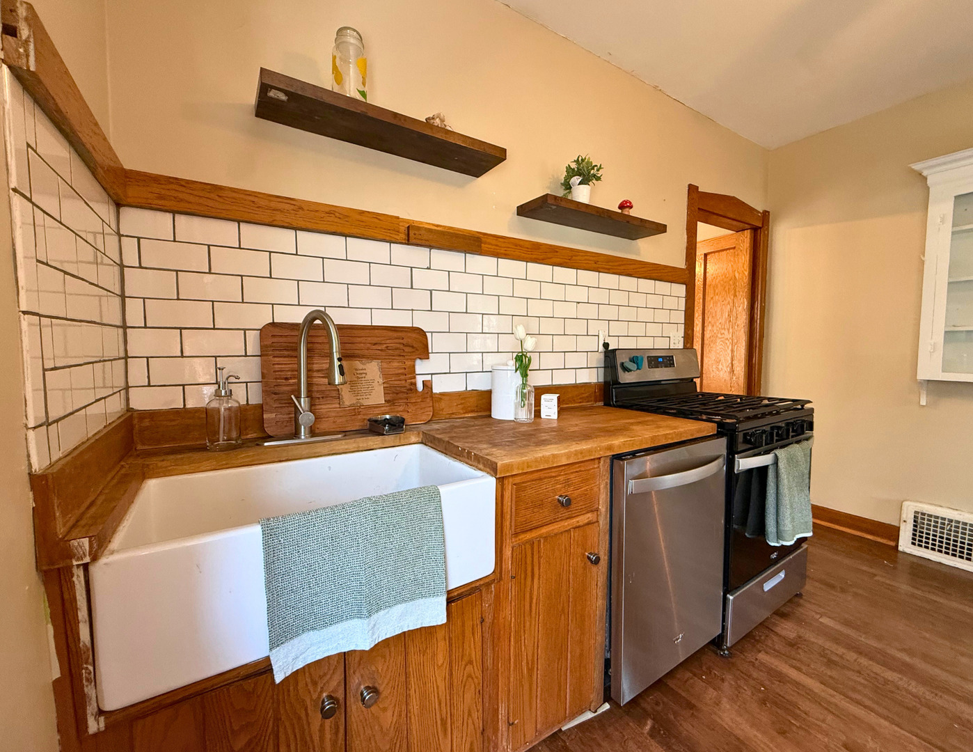 2719 Euclid Avenue Property Photo 10