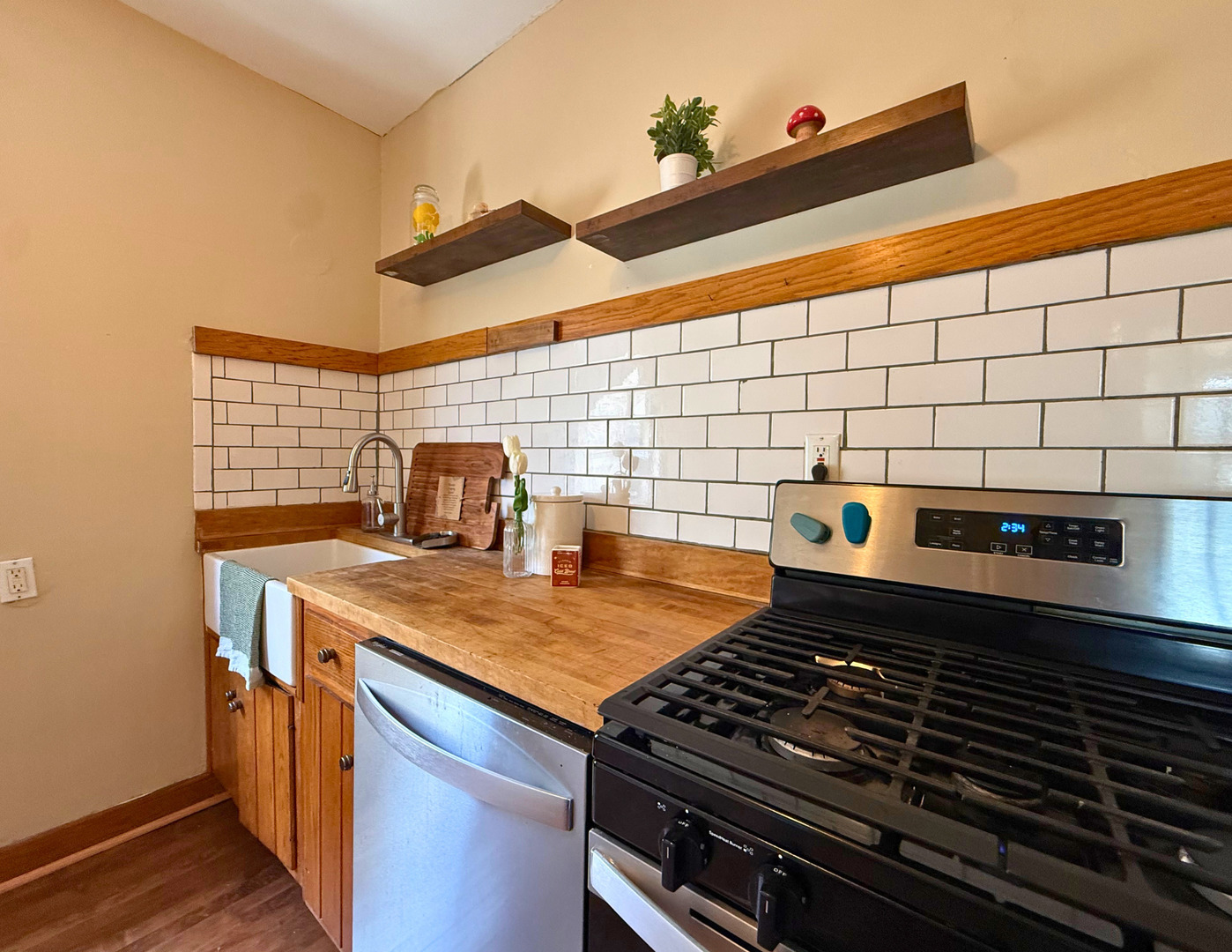 2719 Euclid Avenue Property Photo 11