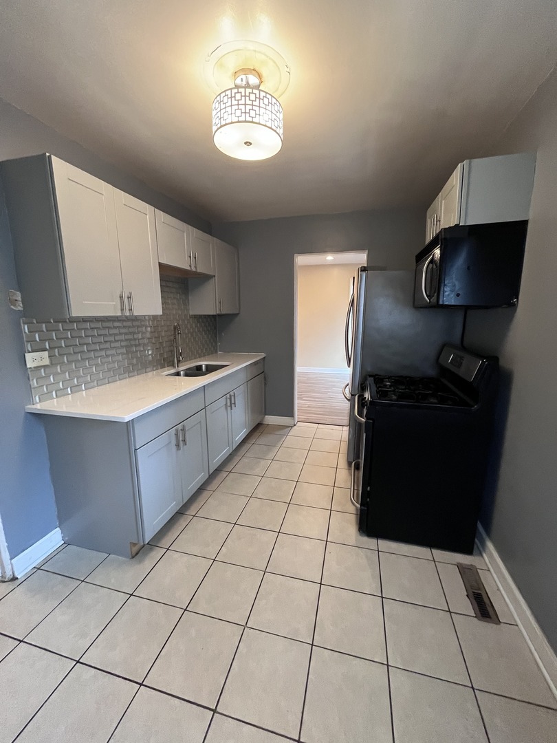 17002 Lorenz Avenue Property Photo 9