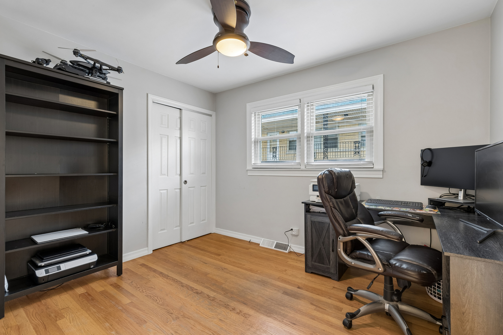 6039 W Montrose Avenue Property Photo 6